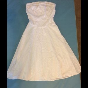 💖MAKE ME AN OFFER💖Strapless White Dress
